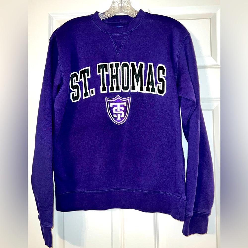 Women’s small University of St Thomas crew neck with embroidered lettering.